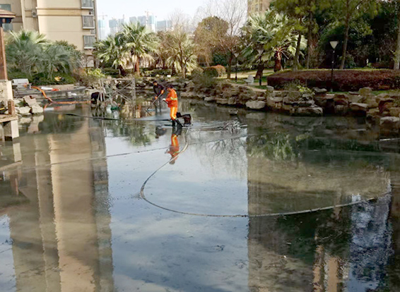 利津景观池淤泥清理
