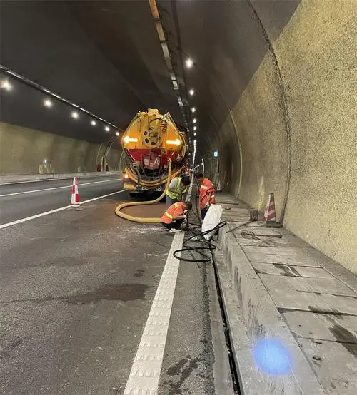 利津隧道排水渠清淤